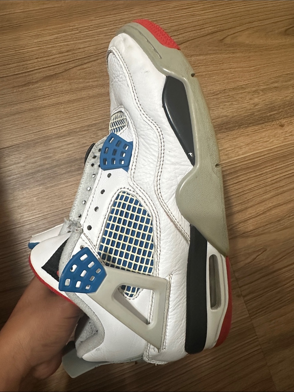 Air Jordan 4 Retro SE "What The"
Basketball Sneakers with Red and Blue